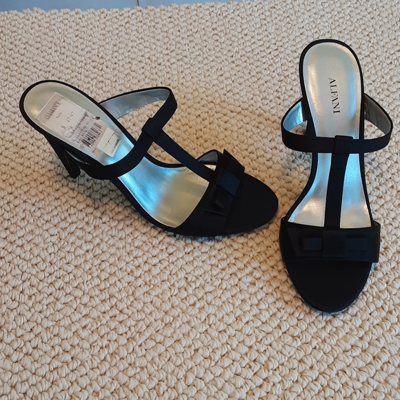 NWT Satin Dress Heels by Alfani, Size 7 - Picture 2 of 6